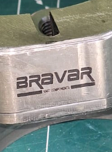 Raposo Laser - Gravação Titânio - Logotipo Bravar detalhe - 370x500