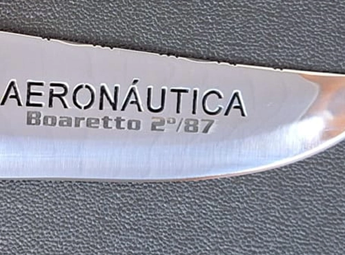 Raposo Laser - Gravação Metal - Faca Aeronautica - Boaretto detalhe - 370X500